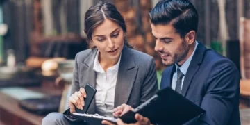 The Ultimate Guide to Choosing the Right Free Zone for Your Startup in UAE